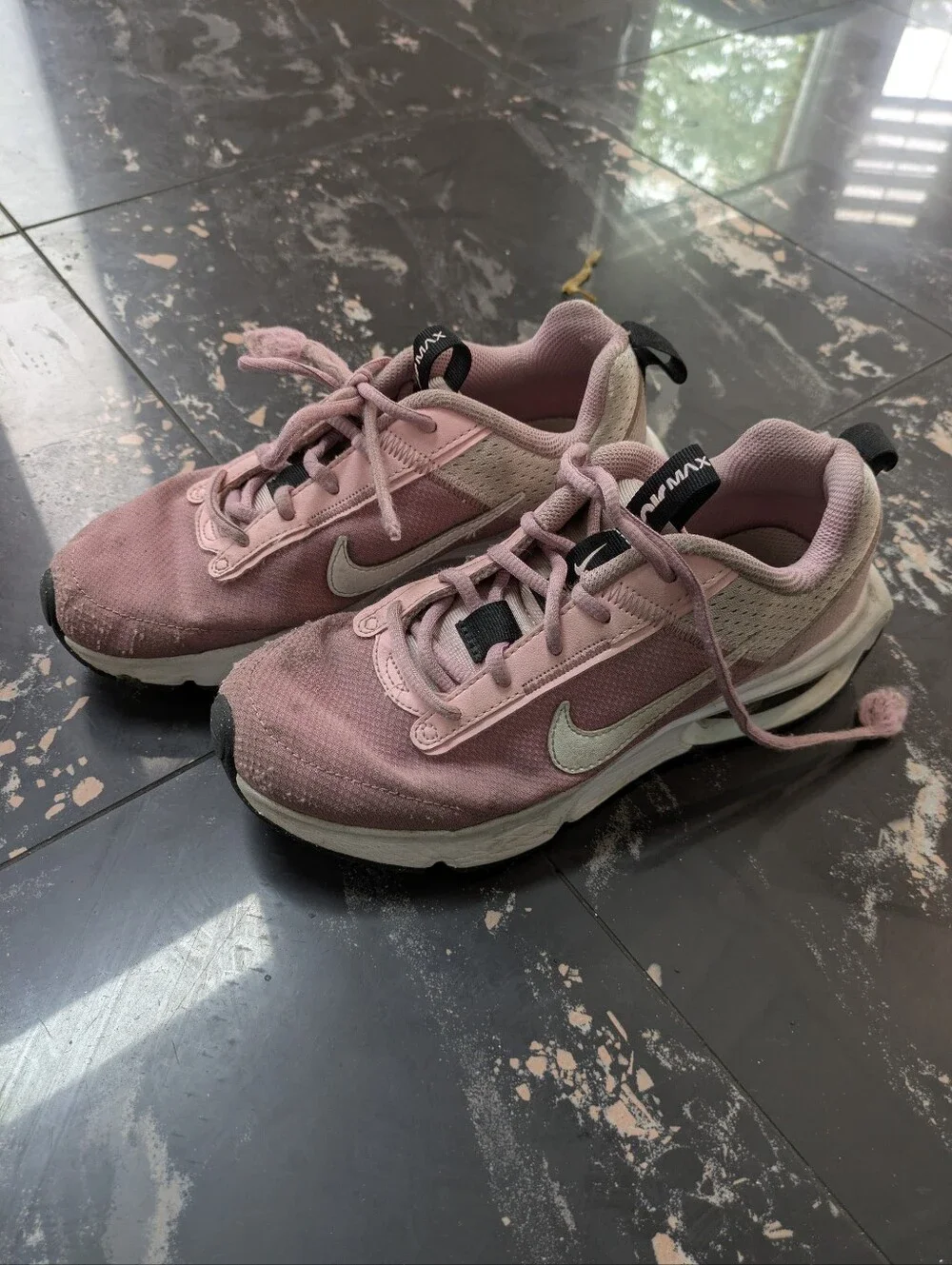 Nike Air Max INTRLK Lite Sneakers 4.5Y